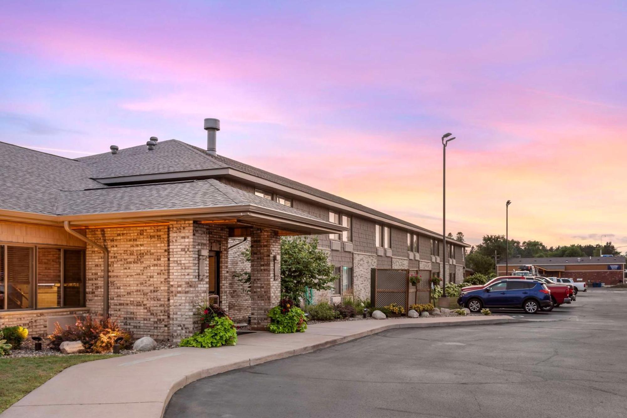 Best Western Spooner Riverplace Экстерьер фото